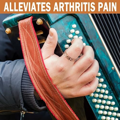 Hand som spelar dragspel