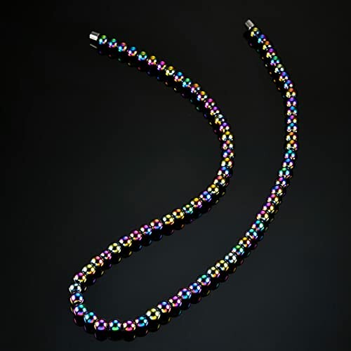 Färgglatt magnetiskt halsband på svart bakgrund.