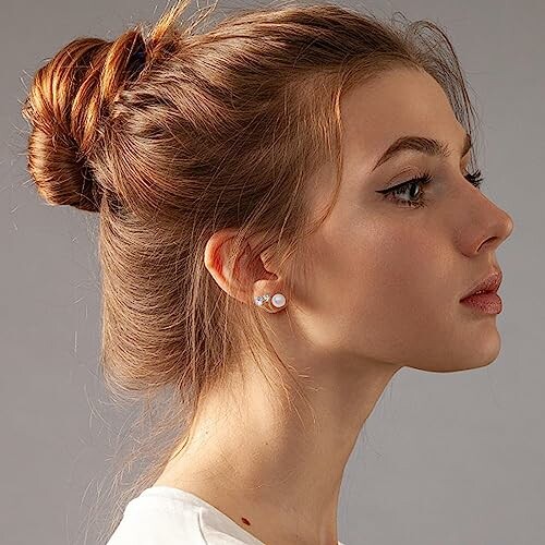 Kvinna i profil med elegant frisyr